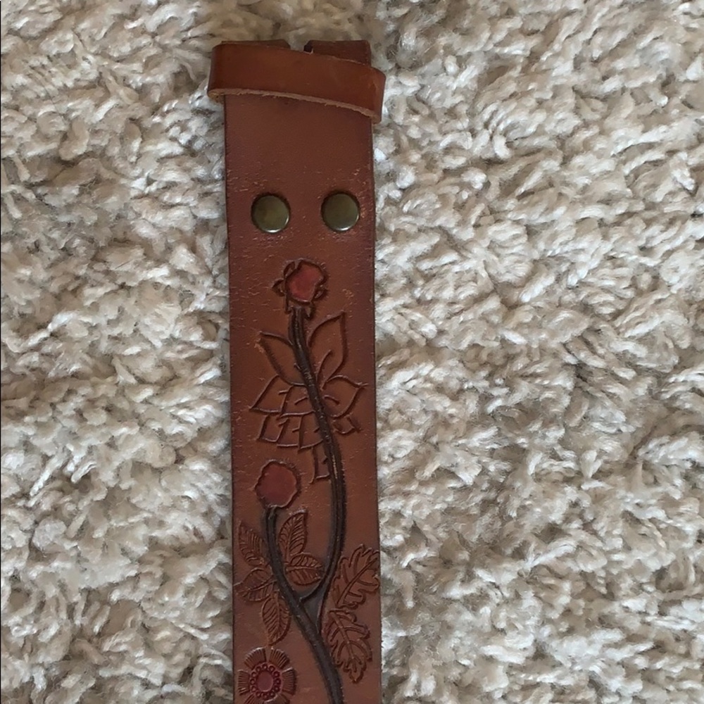 Vintage leather flower belt no buckle